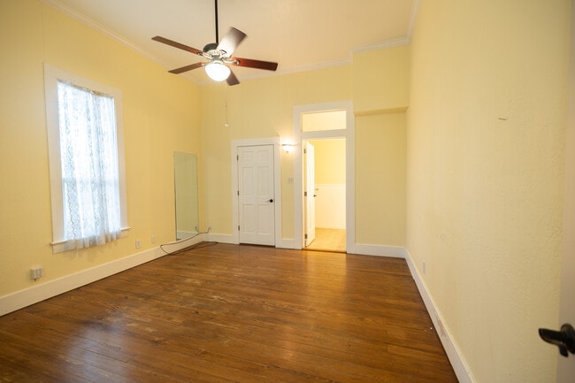 Building Photo - 303 College