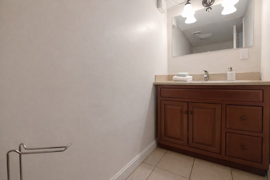 Building Photo - 9 Medford St