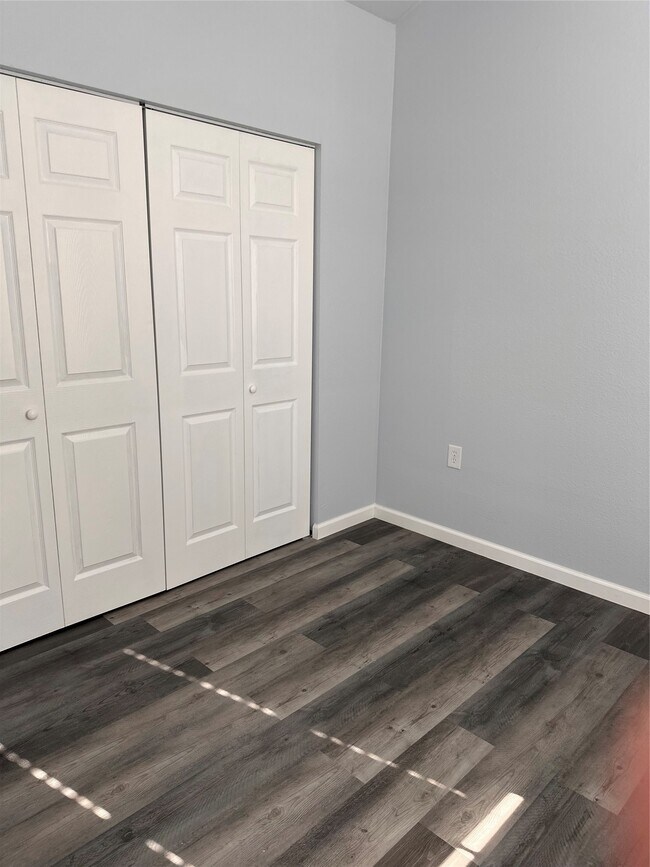 Building Photo - 3306 E County Rd 172