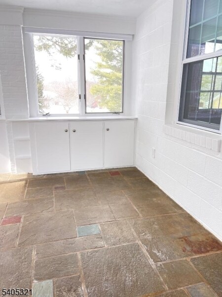 Building Photo - 3 Meadow Dr