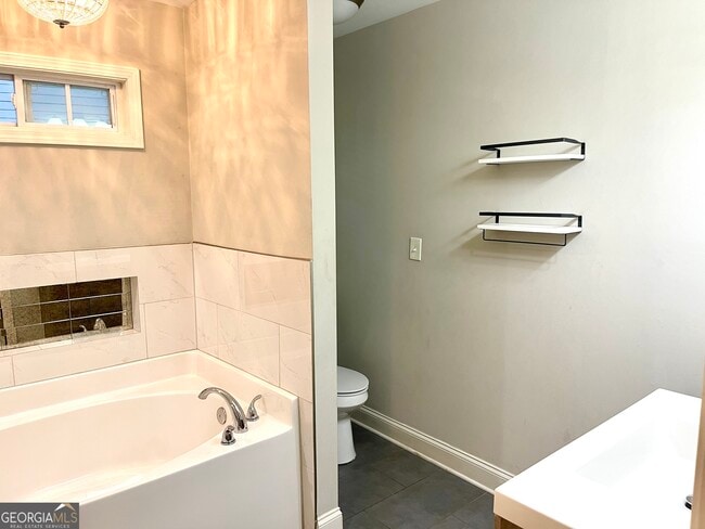 Building Photo - 1146 Edgefield Dr SW