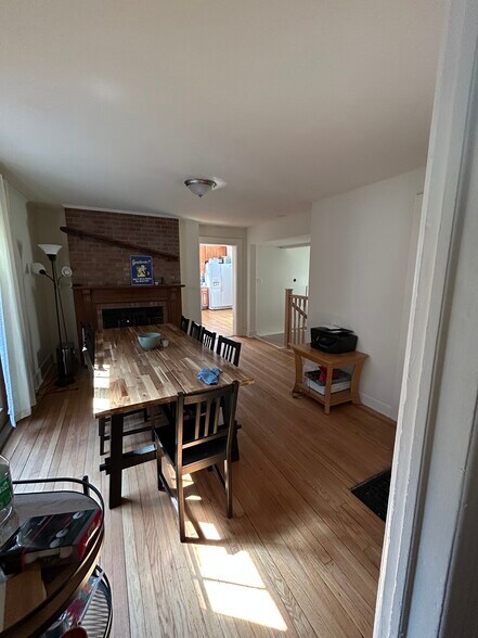 Building Photo - 1906 Orrington Ave