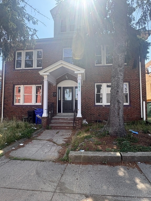 Building Photo - 220 Magnolia St