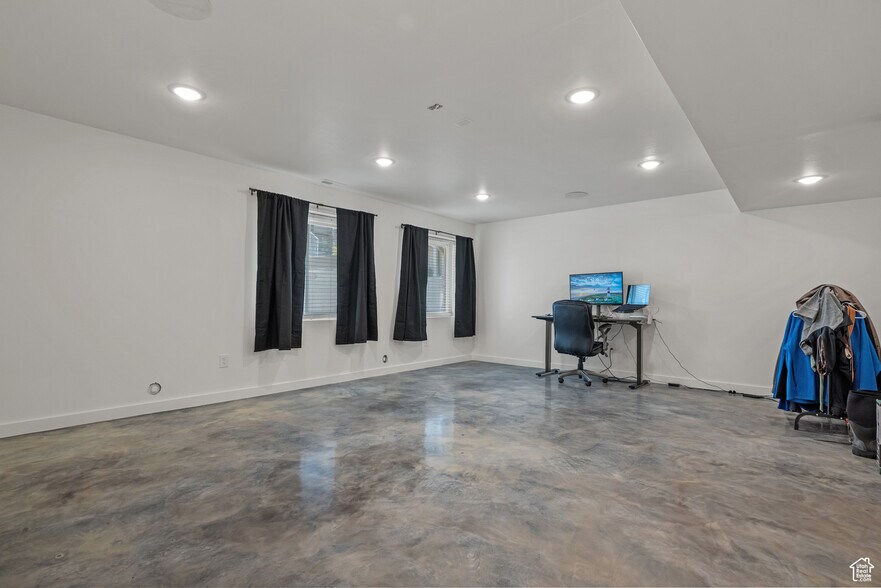 Building Photo - 898 N 1120 E