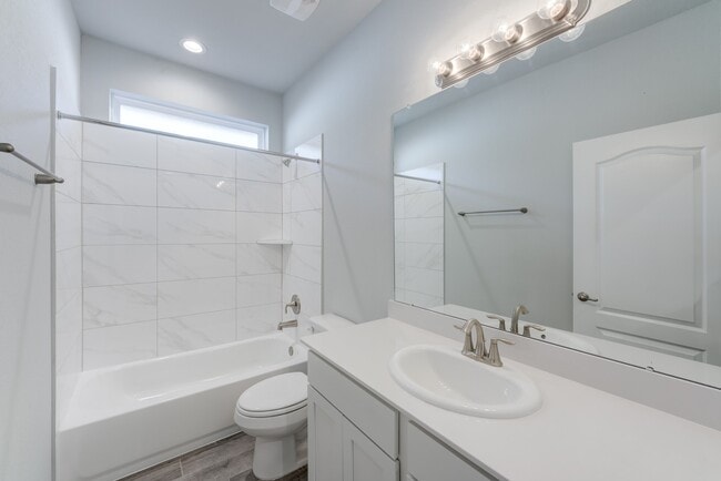 Building Photo - 1225 Red Hills Dr