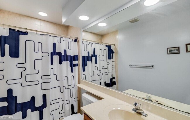 Building Photo - 3 br, 3 bath House - 15411 Pine Tree Court