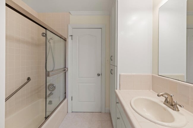 Building Photo - 27696 Vogue Ct