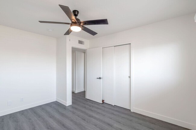 Building Photo - Amazing 6 Bed remodeled house at ASU