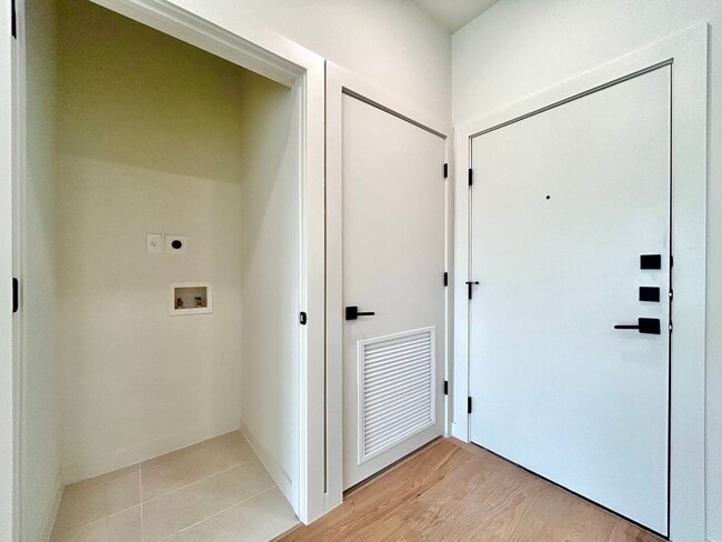 Building Photo - Bright & Spacious 1 Bedroom, 1 Bathroom with Resort-Style Amenities