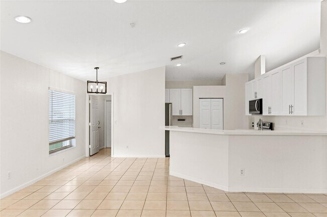 Building Photo - 5606 NW 109th Way