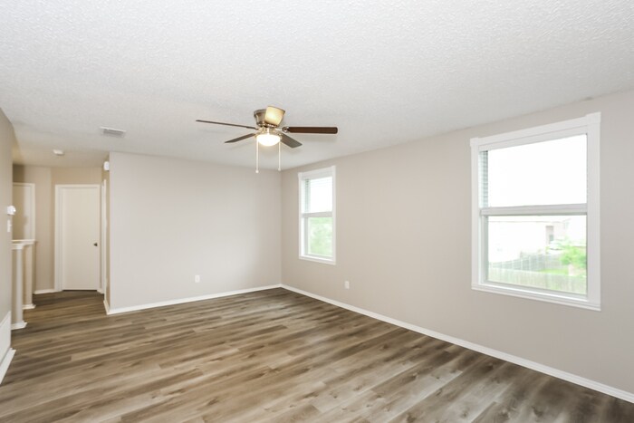 Building Photo - 520 Magdalen Ave