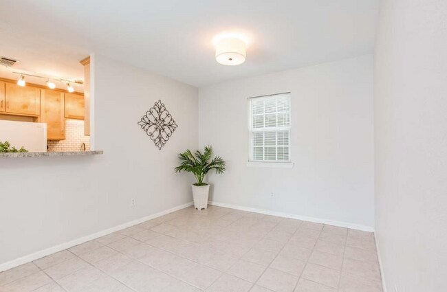 Building Photo - 808 Kalanchoe Ct