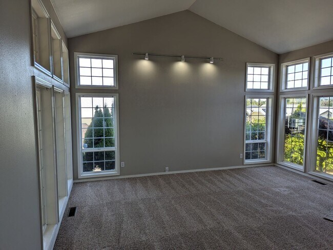 Building Photo - 5817 Cobalt Loop SE