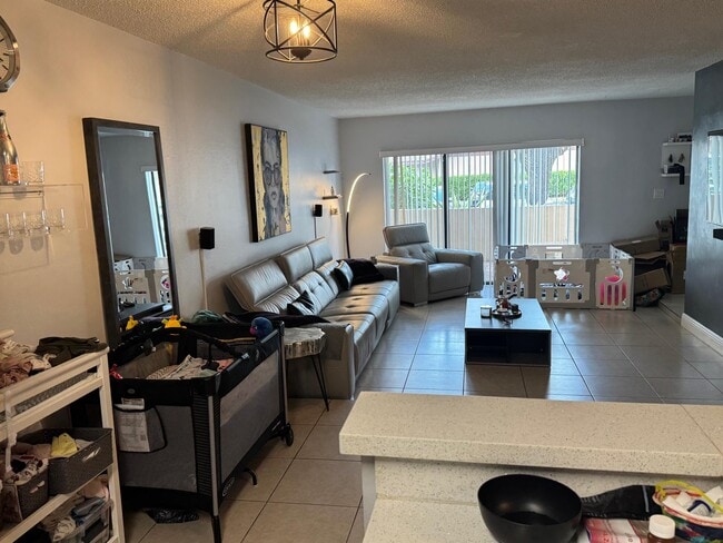 Building Photo - 4952 Sheridan St