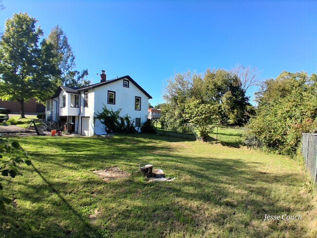 Building Photo - 10272 Burlington Rd