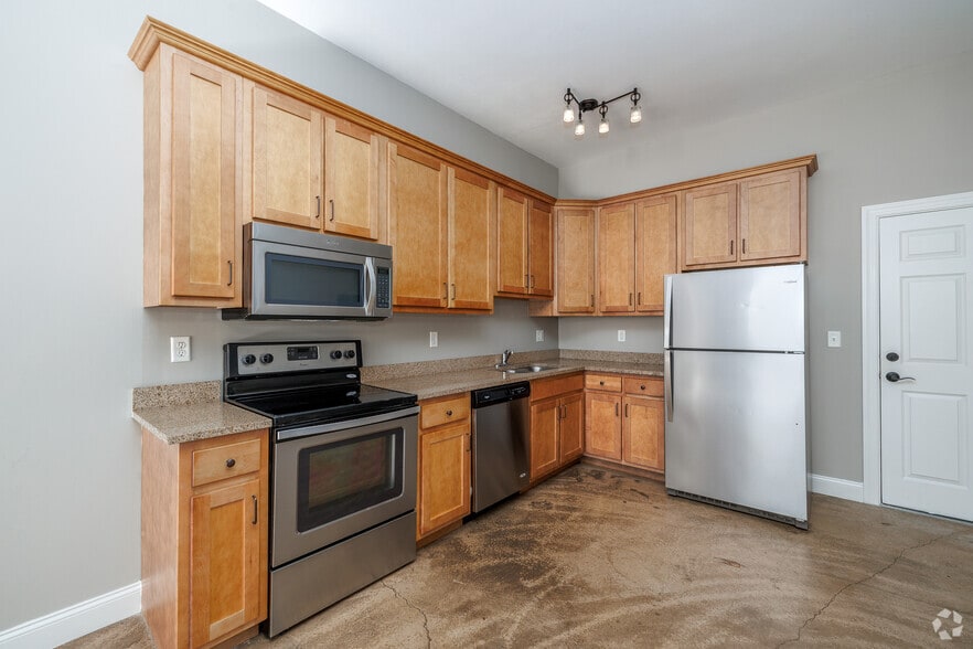 Primary Photo - Clinton Street Commons Apartments