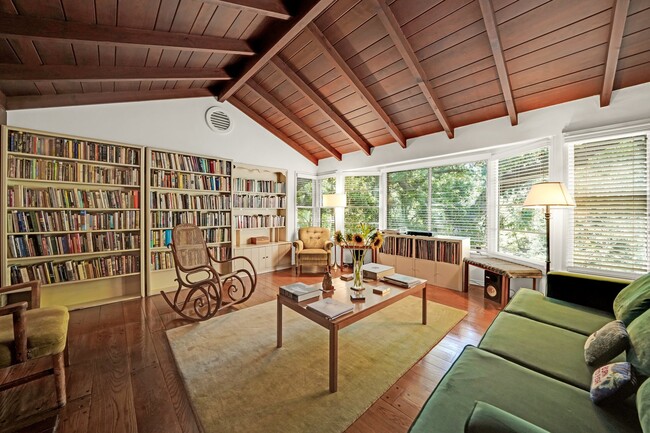 Building Photo - 7503 Willow Glen Rd