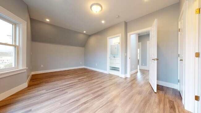 Building Photo - "Lake Street Victorian w/ Classic Charm & Modern Updates 3-Bed 2.5 Baths in one of SF's highly so...