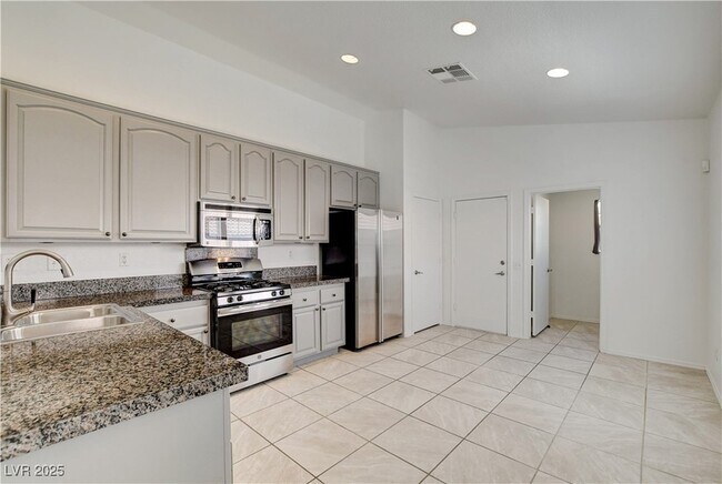 Building Photo - 11125 Gateview Ln