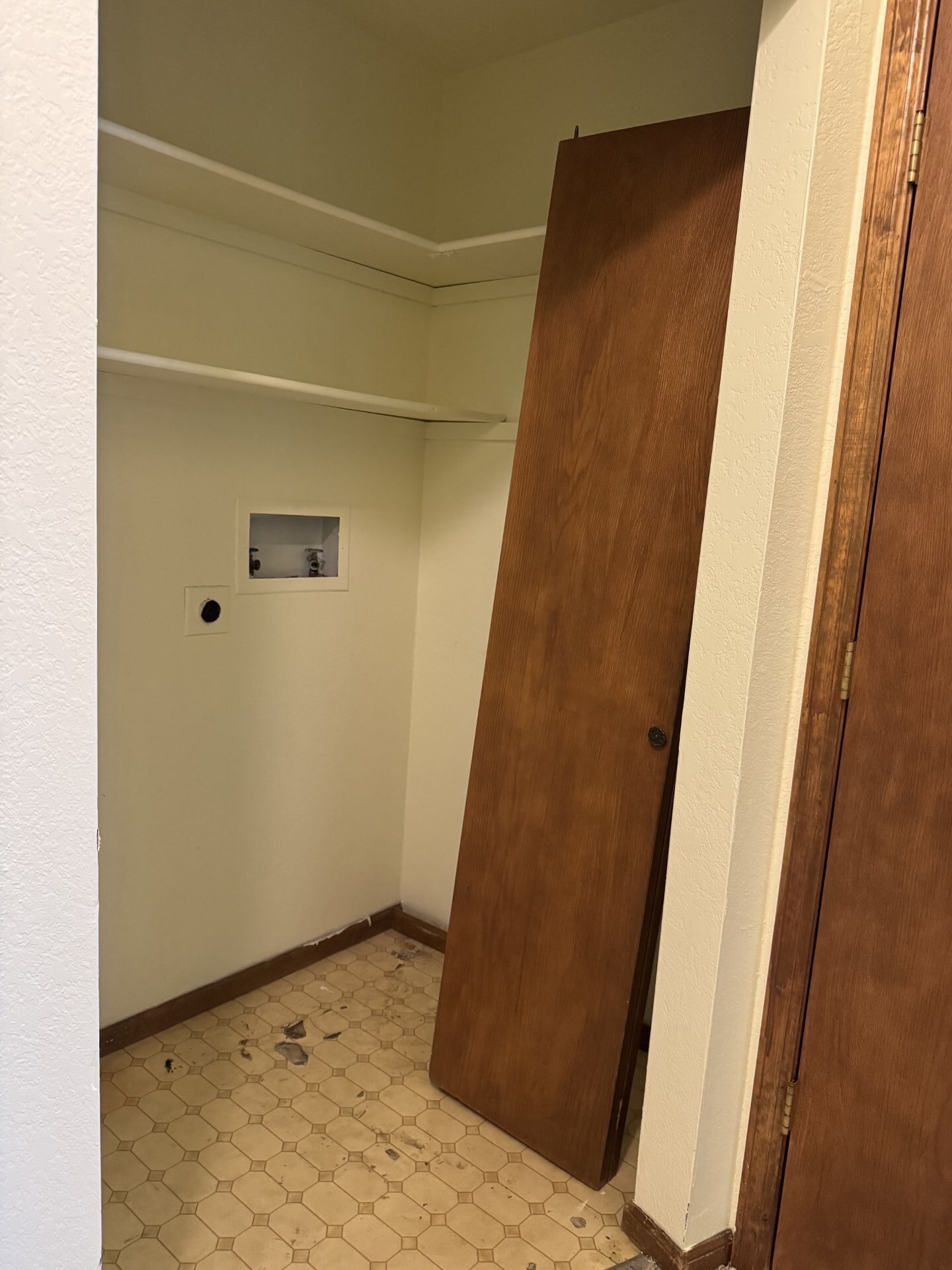 Washer Dryer Hookups - 6734 Yarrow St