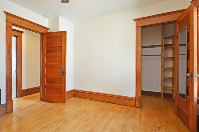 Building Photo - Beautiful 4-Bedroom 2-Bathroom Home in St. Paul!