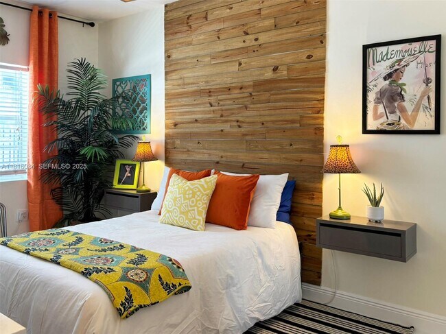 Building Photo - 335 Ocean Dr