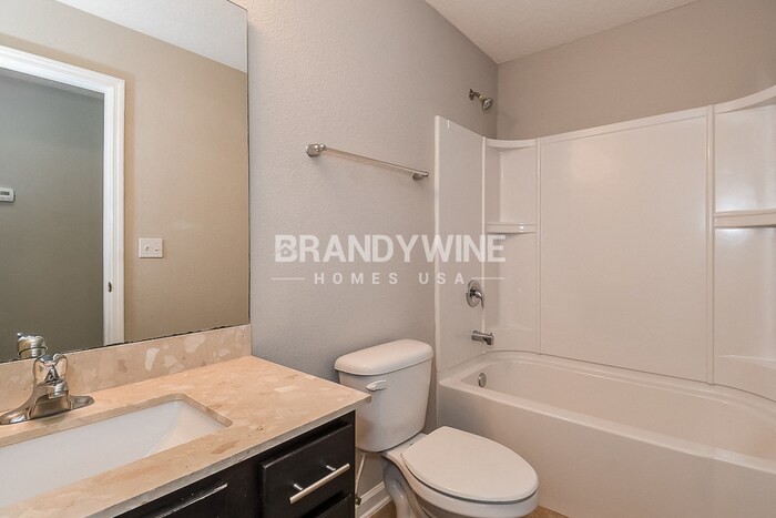 Building Photo - 884 Glendale Ln