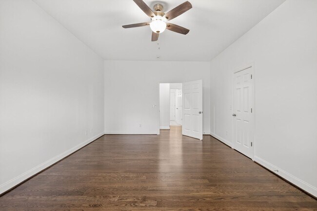 Building Photo - Beautiful 6BR Executive Brentwood Home with Pool