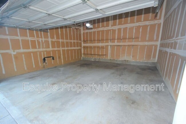 Building Photo - 703 Arneill Rd