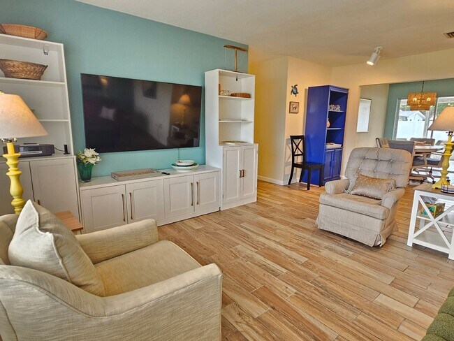 Building Photo - 426 Pineview Dr