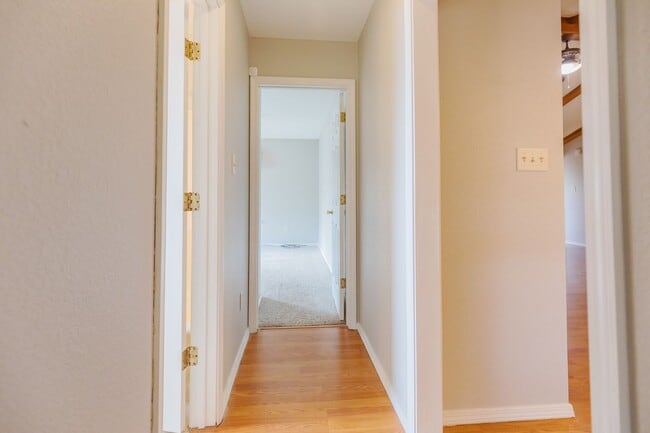 Building Photo - Charming 3 Bedroom 2 Bathroom - Spacious & Fenced Backyard