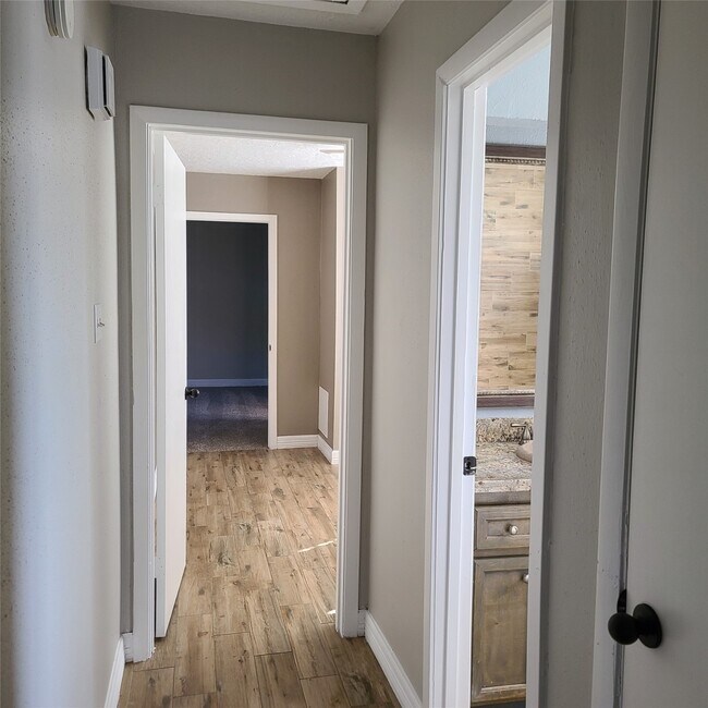 Building Photo - 3811 Nutwood Ln