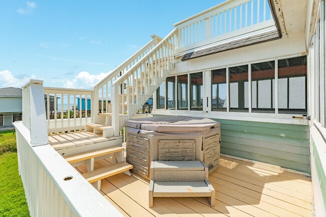 Building Photo - 805 Seashell Dr