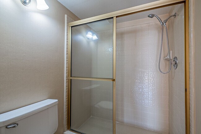 Building Photo - Condo for Rent