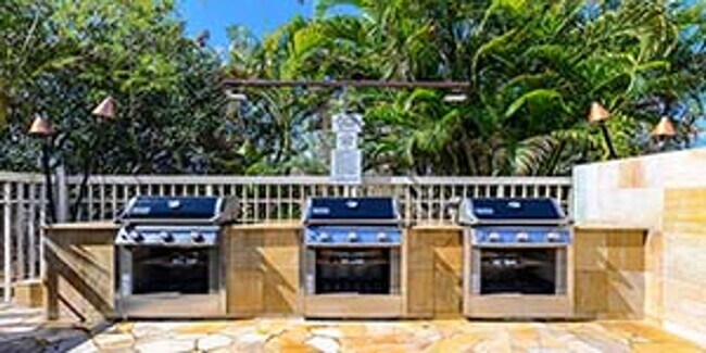 Building Photo - Maui Banyan - 1 bd 1 bath unfurnished unit. Available 12/1/2025