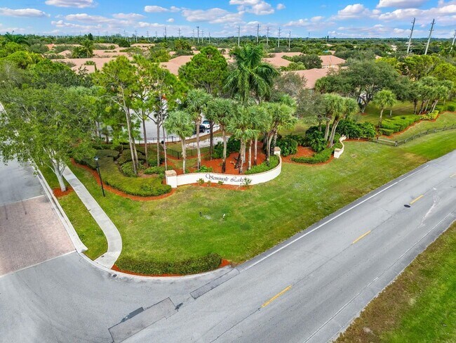 Building Photo - 123 Wakulla Springs Way