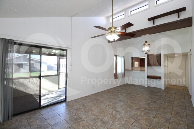 Building Photo - 406 E Linda Ln
