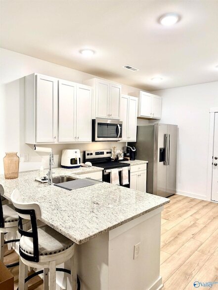 Building Photo - 7559 Discovery Pt Dr NW