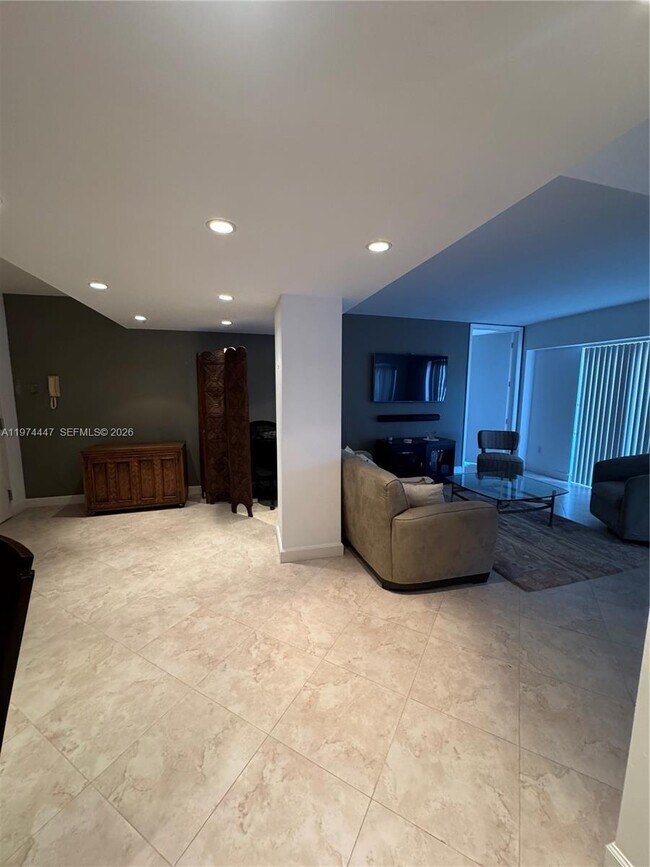 Building Photo - 77 Crandon Blvd