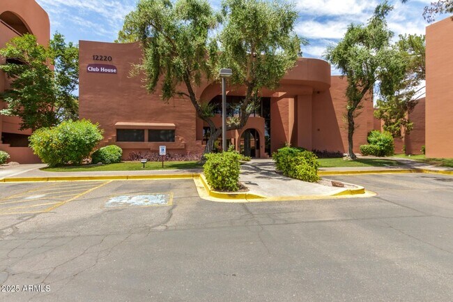 Building Photo - 4303 E Cactus Rd