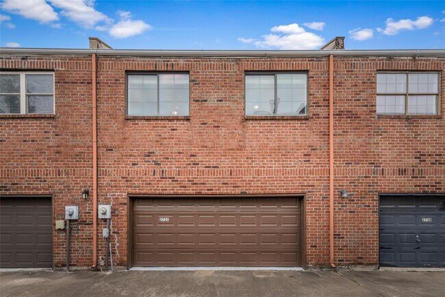 Building Photo - 2728 W Holcombe Blvd