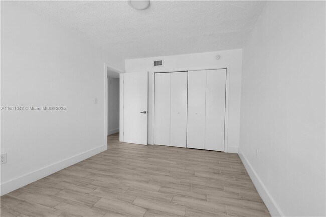 Building Photo - 810 Salzedo St
