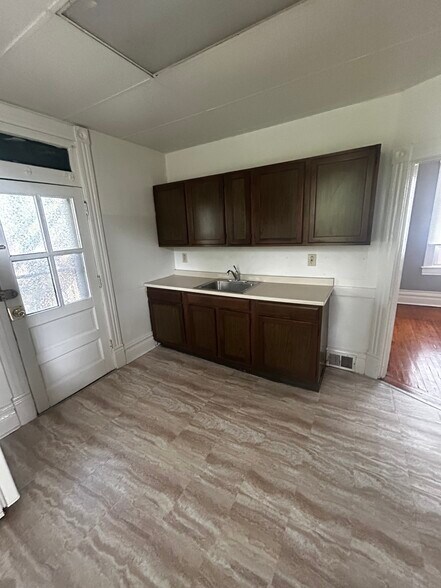 Building Photo - 106 Lynnwood Ave