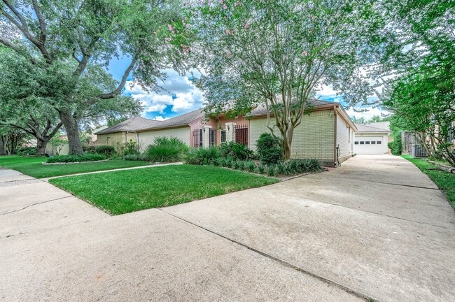 Building Photo - 12302 Piping Rock Dr