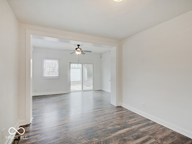 Building Photo - 1035 Helen Dr