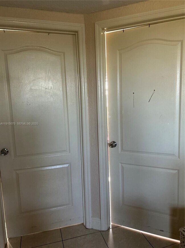 Building Photo - 110 SE 2nd St