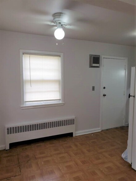 Building Photo - 5876 N 32nd St