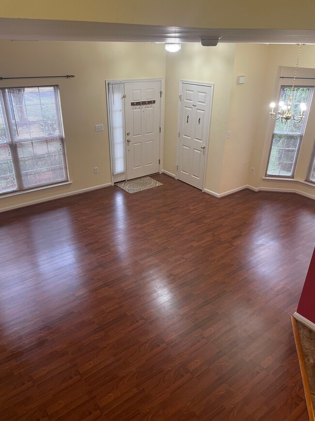 Building Photo - 1933 Gardenia Ct