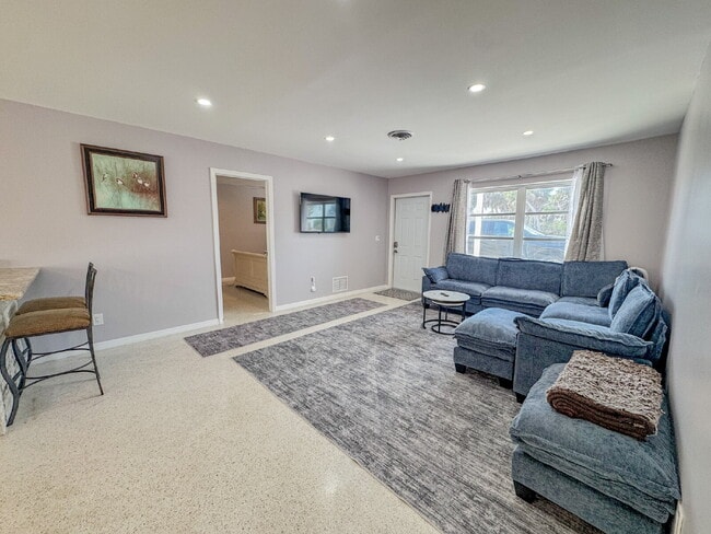 Building Photo - Beach Island Home! Manasota Key! Beach access across the street.