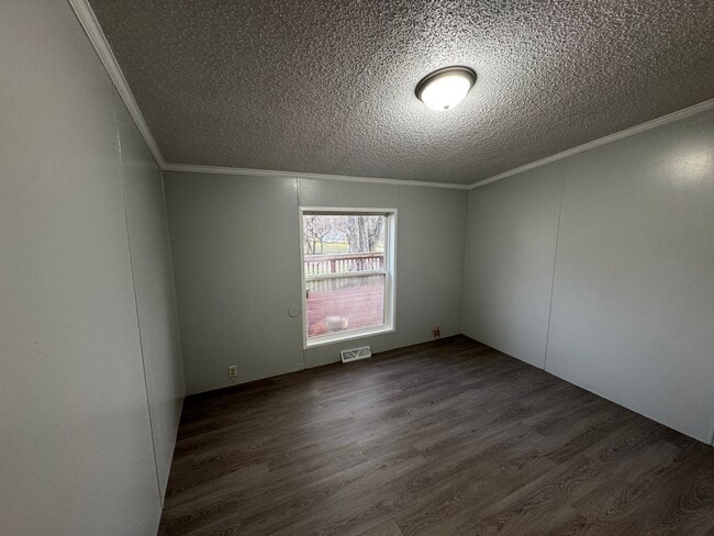 Building Photo - Very large yard great location a nice older doublewide Home